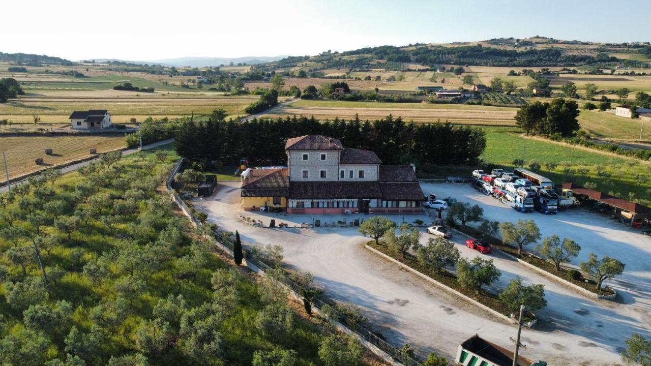 Agriturismo La Vecchia Cascina Di Paolo & Belinda Villa ปิเอเตรลชินา ภายนอก รูปภาพ